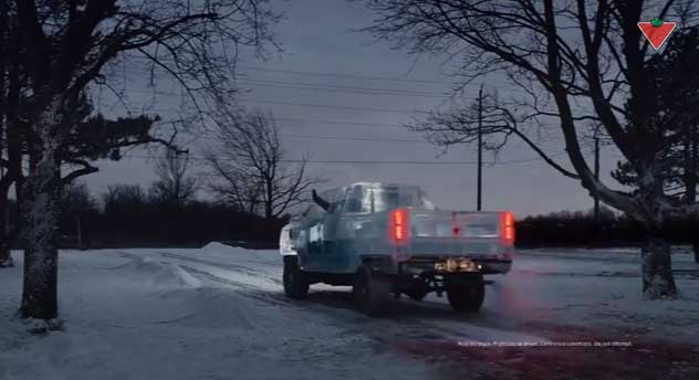 ทึ่ง ! แคนาดาเผยรถแกะสลักน้ำแข็งวิ่งได้จริง