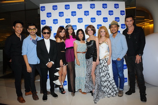 ใบเตย หอบดอกไม้โผล่เซอร์ไพรส์ดีเจ.แมน กลางงานไลค์แอนด์แชร์