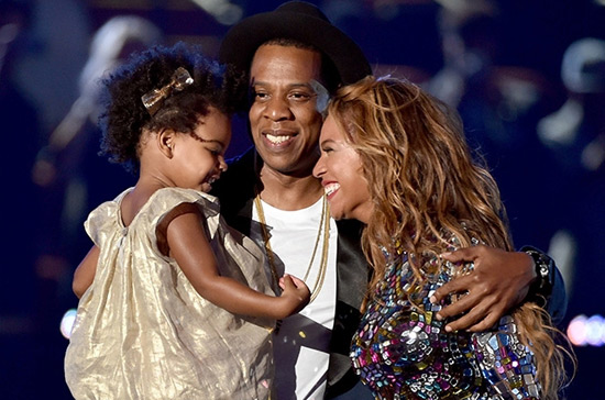 Beyonce ขึ้นรับรางวัลเกียรติยศพร้อมโชว์สุดยิ่งใหญ่ในงาน MTV Video Music Awards 2014