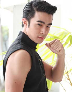 ใต้ฝุ่น กนกฉัตร