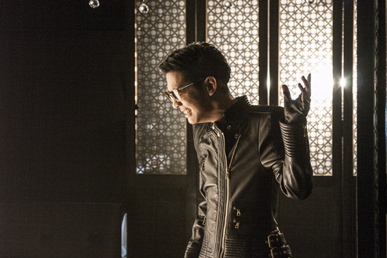 ภัทร สุดเขิน โดน ก้อย เปิดซิงจูบแรก ใน MV เพลง ไม่อยู่ในสายตา