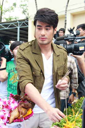 ตู่-ปิยวดี นำทีมบวงสรวง แก้วตาหวานใจจับคู่ บอย-มิ้นต์ เขย่าเคมีชวนจิ้น ครั้งแรก