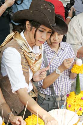 กระตุกหนวดเสือ 
