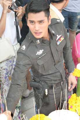 กระตุกหนวดเสือ 