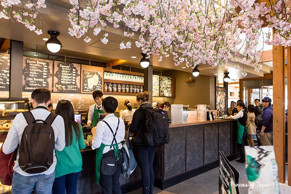 ซากุระบานกลางโตเกียว