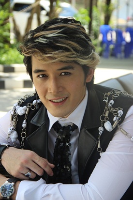 เรื่องย่อมาลีเริงระบำ