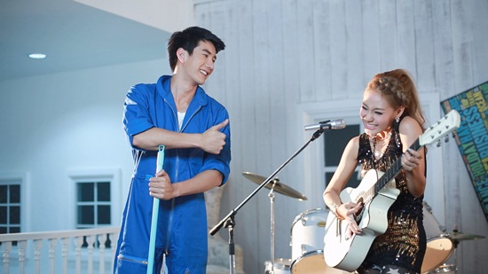 พิมดา อาร์สยาม MV เพลง ชวนเธอมาชูวับ พิมดา อาร์สยาม MV เพลง ชวนเธอมาชูวับ