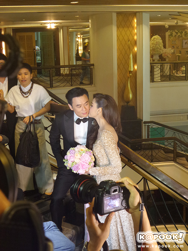 จ่อไมค์รอ ! งานแถลงข่าวงานแต่งชมพู่ น็อต เรียบหรูดูดี เตรียมฉลองสมรสเย็นนี้