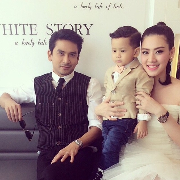 ป๋อ เอ๋ ร่วมเปิดร้านอาหารและเบเกอรี่สไตล์อิตาเลี่ยน White Story