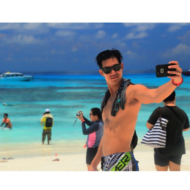 เวียร์ ศุกลวัฒน์ เที่ยวทะเล ถอดเสื้อโชว์กล้าม สาวกรี๊ดสนั่น IG