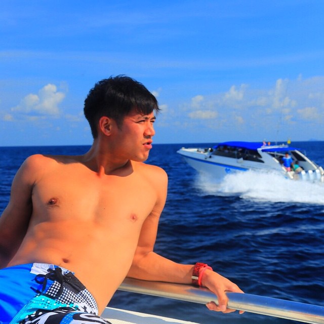 เวียร์ ศุกลวัฒน์ เที่ยวทะเล ถอดเสื้อโชว์กล้าม สาวกรี๊ดสนั่น IG