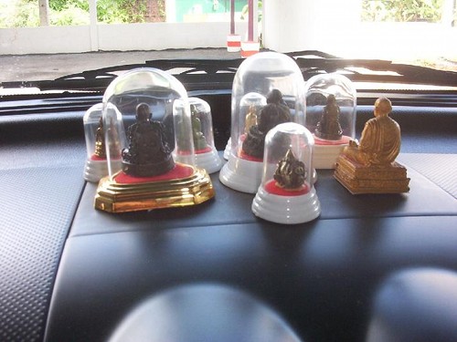 สิ่งศักดิ์สิทธิ์ในรถจัดวางอย่างไรจึงปลอดภัยที่สุด