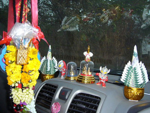 สิ่งศักดิ์สิทธิ์ในรถจัดวางอย่างไรจึงปลอดภัยที่สุด