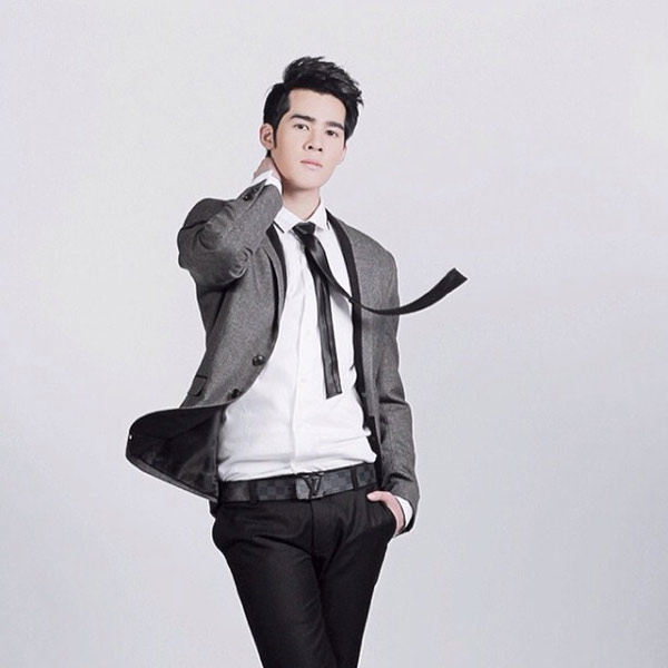 เฟิร์ส สุรศักดิ์ ชัชวาลโชติกุล