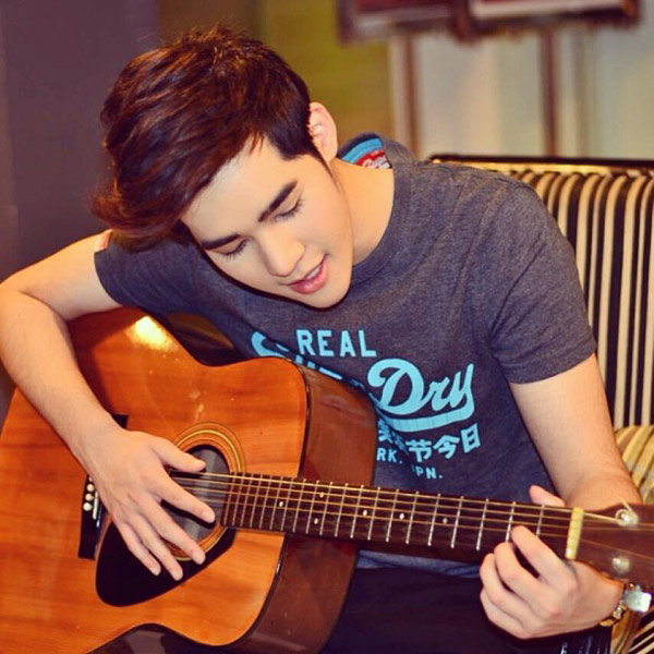 เฟิร์ส สุรศักดิ์ ชัชวาลโชติกุล