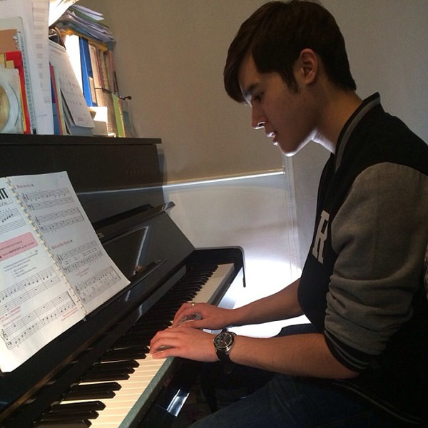 เฟิร์ส สุรศักดิ์ ชัชวาลโชติกุล