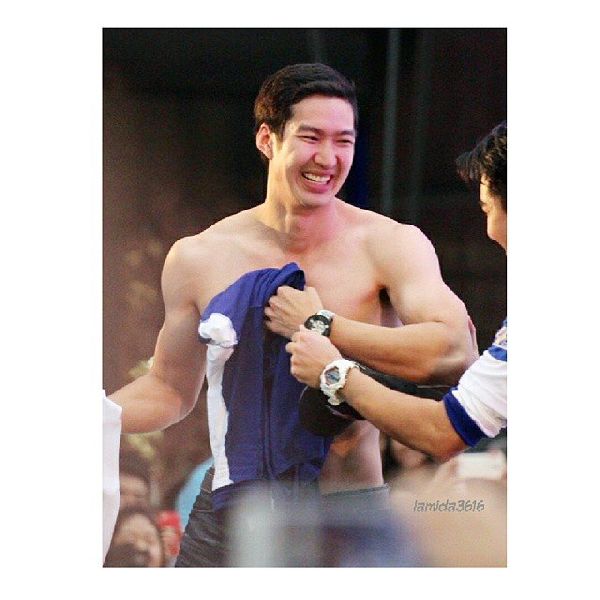 เดี่ยว เคน เต้ย กล้ามแน่นมาก โชว์หุ่นล่ำ ๆ บนเวที