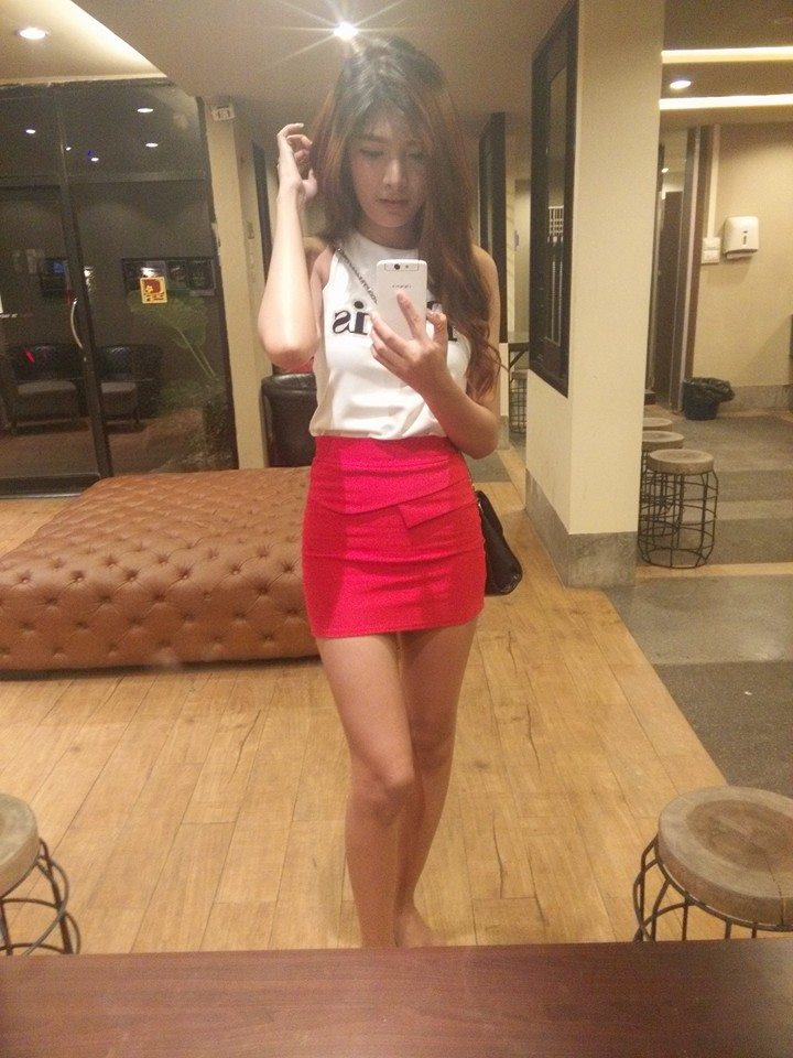 น้องม๊อบ แม่ค้าก๋วยเตี๋ยว