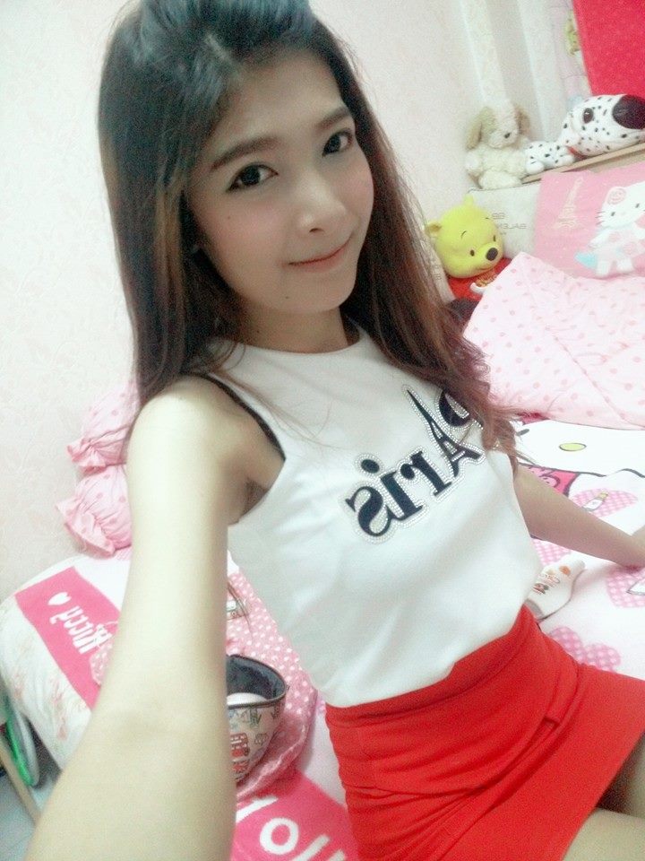 น้องม๊อบ แม่ค้าก๋วยเตี๋ยว