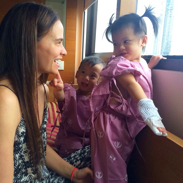 น้องบีน่า-บรู๊คลิน ลูกนานาป่วยเข้า รพ. เจนี่-แอน แท็กทีมเยี่ยม  