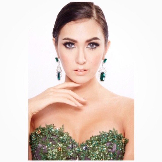 แอลลี่ พิมบงกช จันทร์แก้ว 