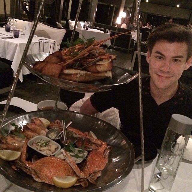 จอห์น วิญญู ควงภรรยาสาว แพร ชุติมา เที่ยวทะเล