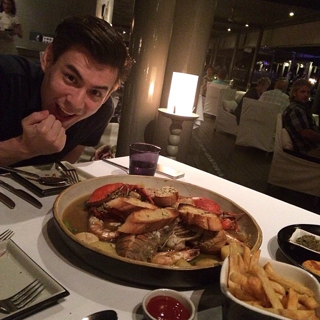 จอห์น วิญญู ควงภรรยาสาว แพร ชุติมา เที่ยวทะเล