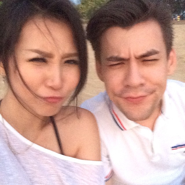 จอห์น วิญญู ควงภรรยาสาว แพร ชุติมา เที่ยวทะเล