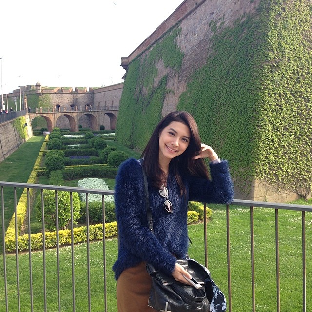 มิว นิษฐา เที่ยวสเปน ฝรั่งเศส กับครอบครัว