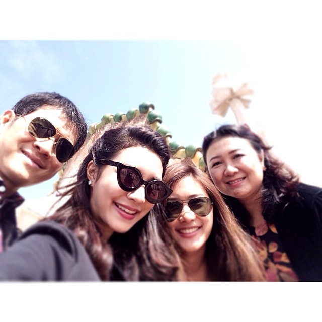 มิว นิษฐา เที่ยวสเปน ฝรั่งเศส กับครอบครัว