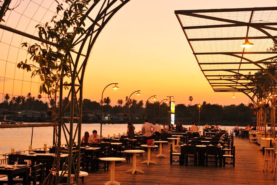 ร้านอาหารสองฝั่งคลอง