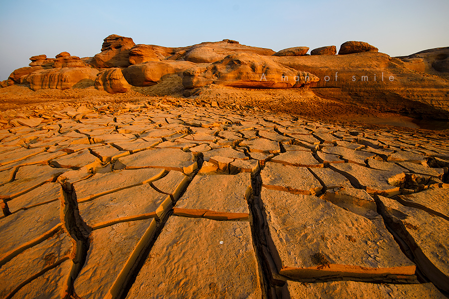 สามพันโบก