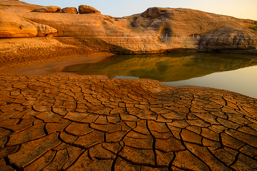 สามพันโบก