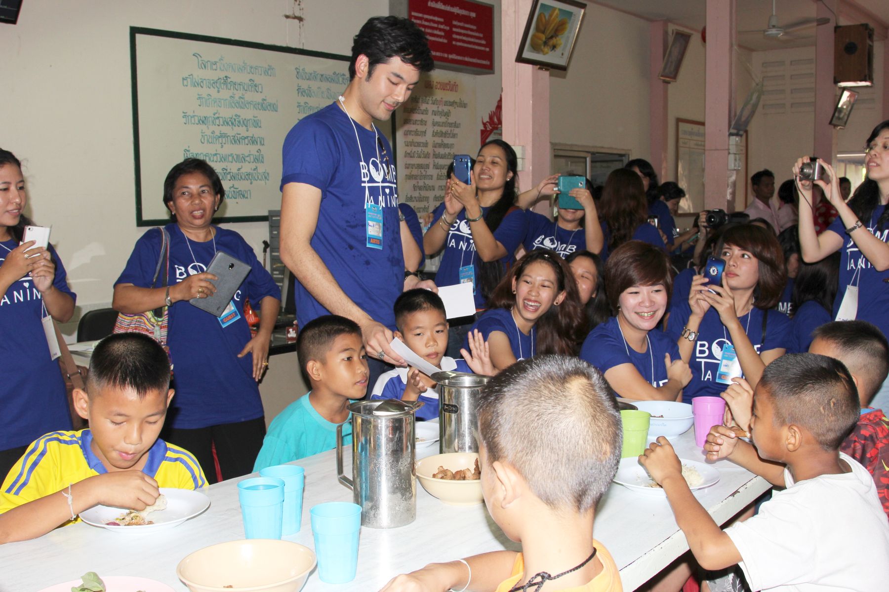 บอม ธนิน จัดมีตติ้งร่วมกับแฟนคลับ แฮปปี้กันถ้วนหน้า