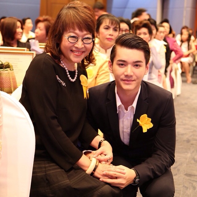 รางวัลบุคคลต้นแบบตัวอย่าง ประจำปี 2556 เนื่องในวันพ่อแห่งชาติ 