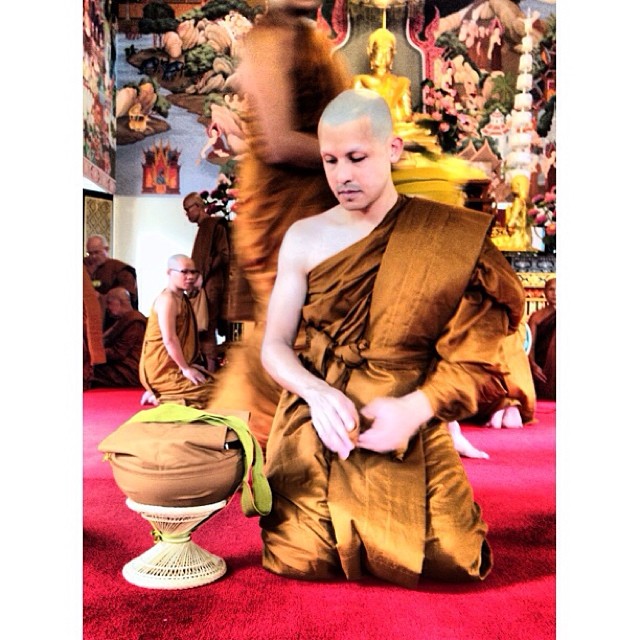 ไรอัน เจทท์ บวชแล้ว ได้ฉายา กิตติวณฺโณ แอริณ วิกกี้ ร่วมงาน