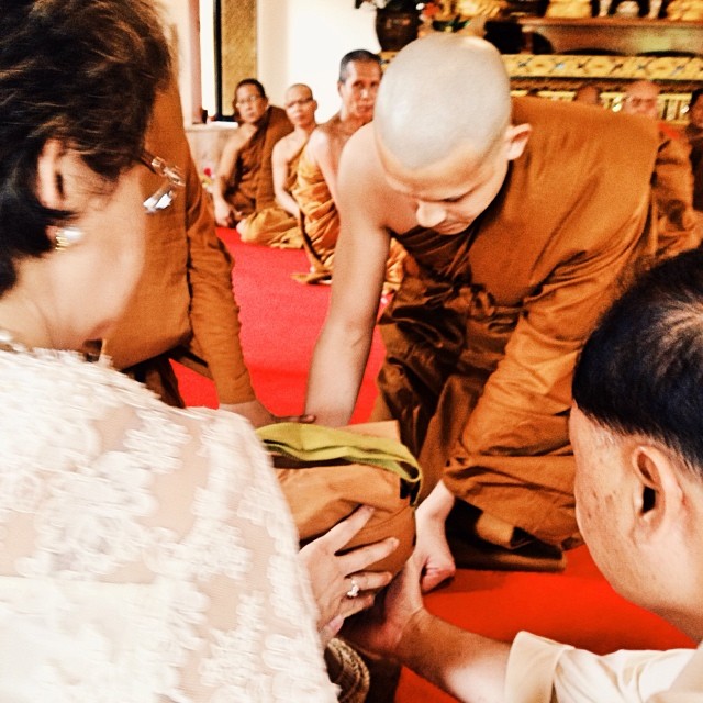 ไรอัน เจทท์ บวชแล้ว ได้ฉายา กิตติวณฺโณ แอริณ วิกกี้ ร่วมงาน