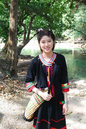 แก้วกลางดง
