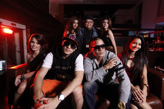 Bankk Cash feat. เวย์ ไทเทเนี่ยม MV เพลง แฟนไม่มีซะที
