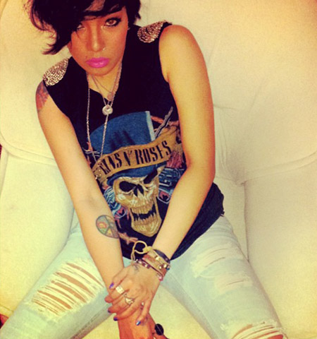 กางเกงยีนส์ขาดๆ