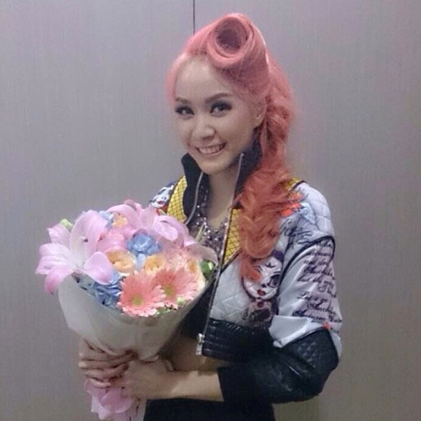 ผมสีชมพู