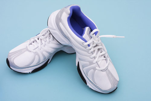 รองเท้าผ้าใบผู้หญิงยี่ห้อไหนดี