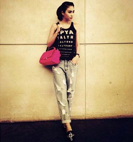 กางเกงยีนส์ขาดๆ