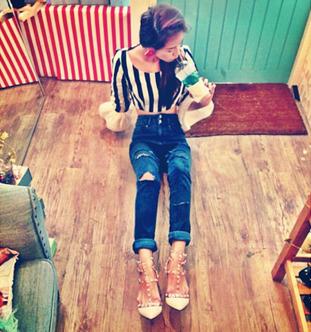 กางเกงยีนส์ขาดๆ