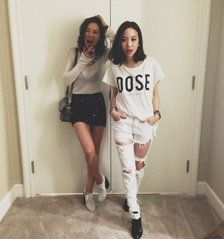 กางเกงยีนส์ขาดๆ