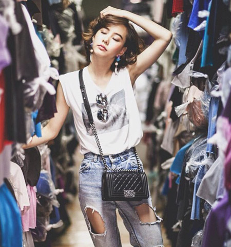 กางเกงยีนส์ขาดๆ