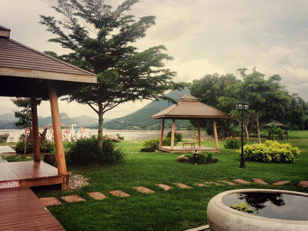 ที่พักริมน้ำ