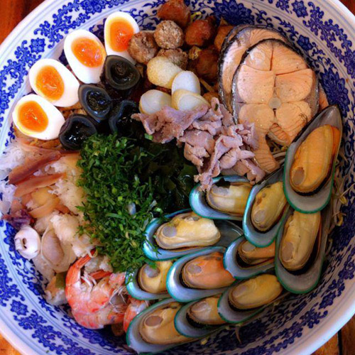 อั๊ยย่ะก๋วยเตี๋ยวซีฟู้ด