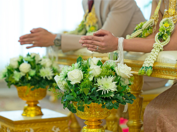 พิธีรดน้ำสังข์