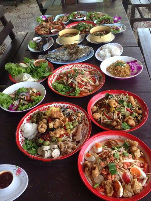 ร้านส้มตำถาด,ตำถาด